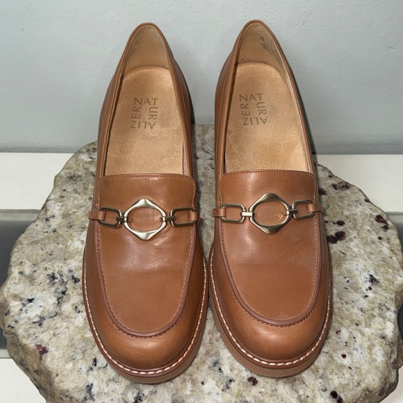 Naturalizer Dylan Lightweight Chunky Leather Loafer Chain Detail Lug Sole Sz 8.5 - Picture 3 of 14